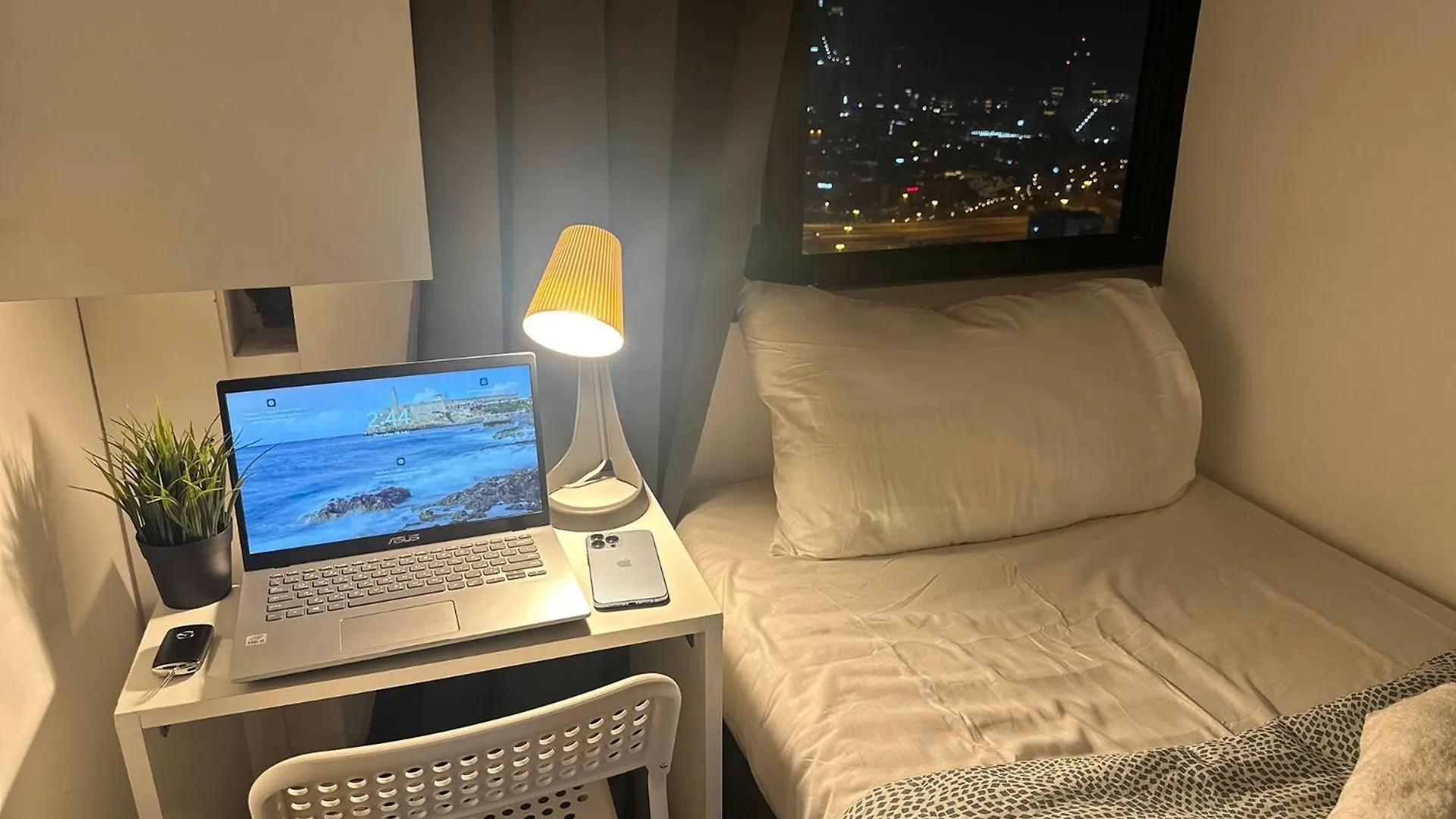 Explorer Partition Room With Window Near Internet City Dubai Homestay